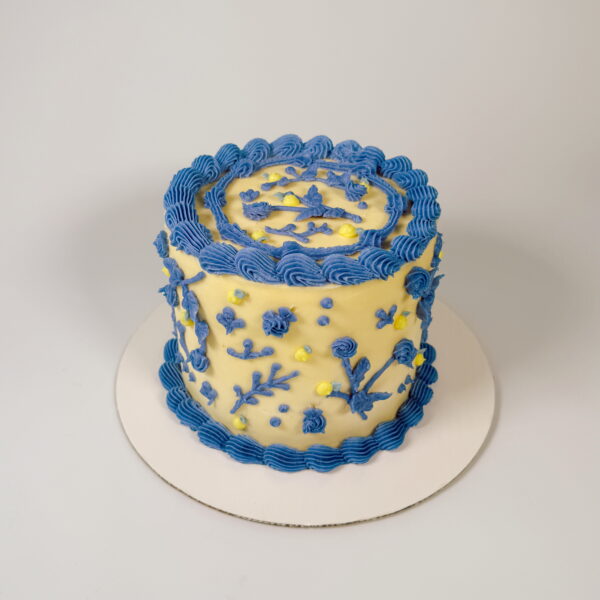 Layered cake with smooth buttercream Jupiter fl